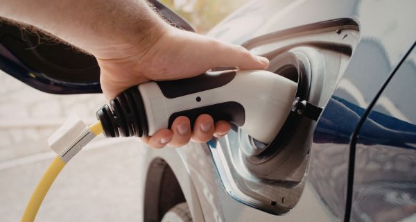 Heimladestrom für E-Dienstwagen Jetzt umstellen